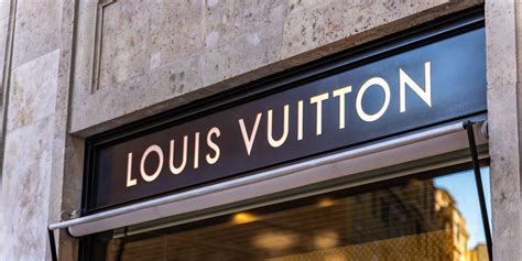 fabbriche che lavorano per louis vuitton in campania|Louis Vuitton Civitanova: 500 assunzioni con nuova fabbrica.